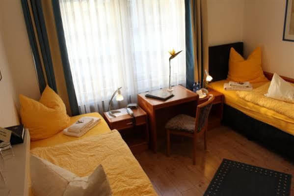 Hotel Merlin Garni Кёльн Экстерьер фото
