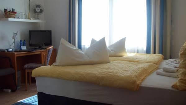 Hotel Merlin Garni Кёльн Экстерьер фото