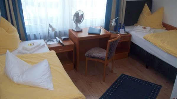 Hotel Merlin Garni Кёльн Экстерьер фото